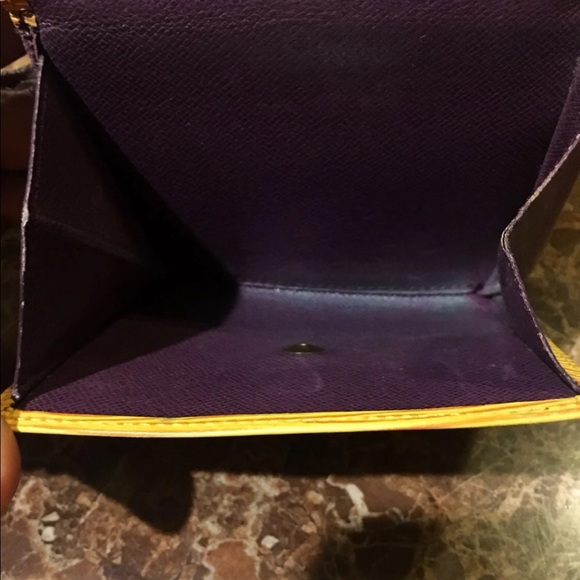 Auth Louis Vuitton Epi Wallet - Picture 10 of 12